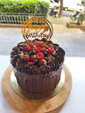 Tarta de chocolate Choco Drama con fresas y frutos rojos de ZBakery