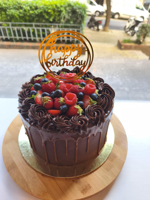 Tarta de chocolate Choco Drama con fresas y frutos rojos de ZBakery