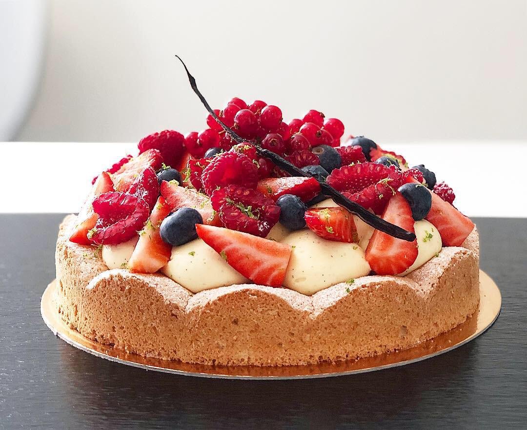 Tarta artesanal con frutos rojos de ZBakery