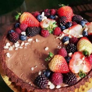 Tarta de chocolate con frutos rojos